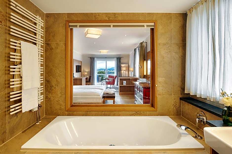 Hotel Auf der Gsteig GmbH