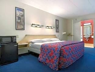Red Roof Inn Cincinnati Northeast - Blue Ash