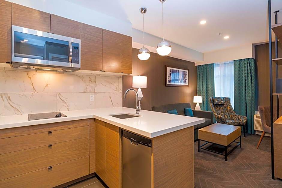 Sandman Signature Calgary Airport Hotel