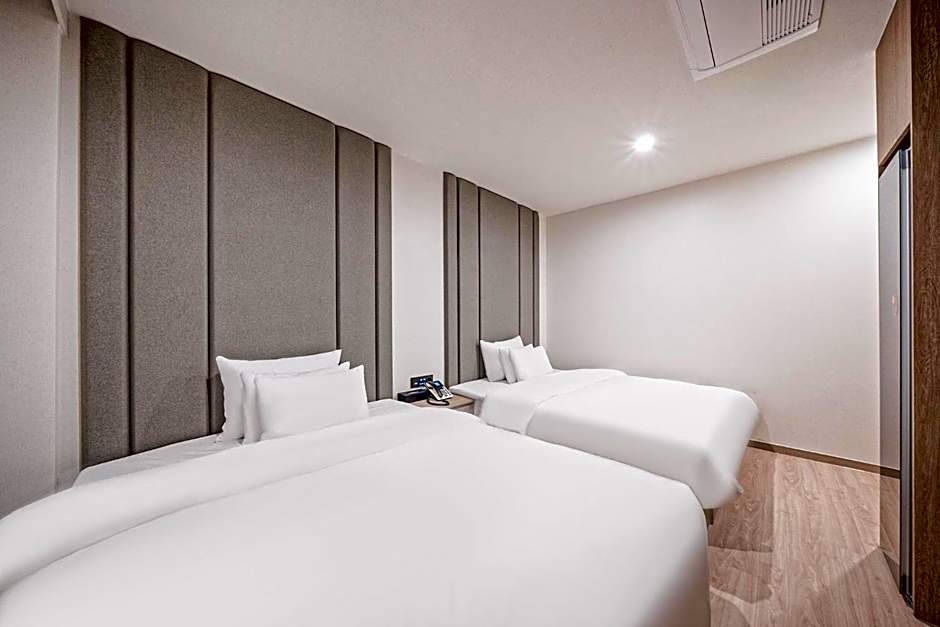 Gyeongju Poverta Hotel