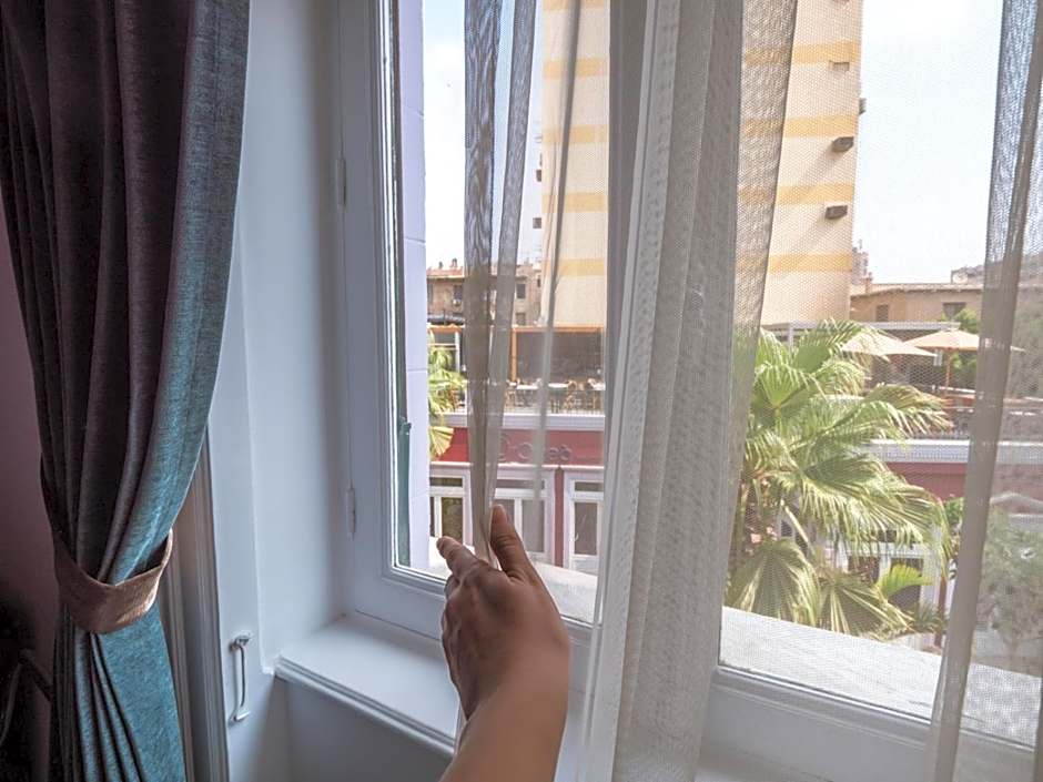 1920s Boutique Hotel and Restaurants