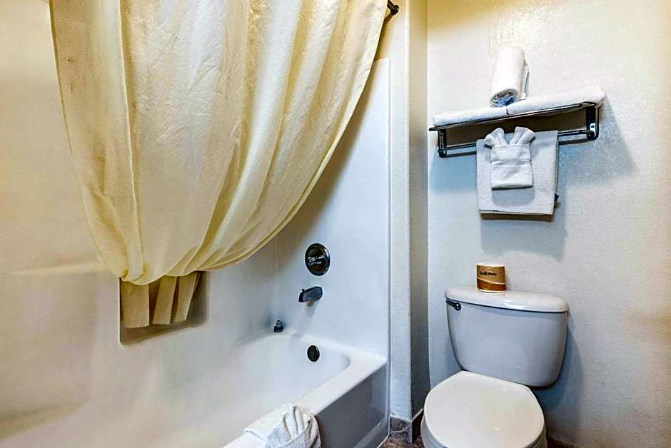Econo Lodge Pueblo North