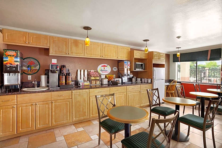 Super 8 by Wyndham Indio