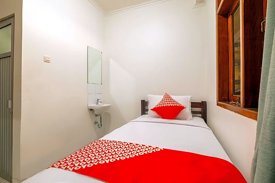 OYO 2265 Bunga Bakung Near RS Hermina Pasteur