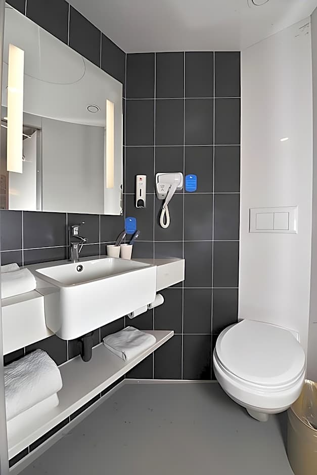 Hanting Hotel Qingdao Zhanqiao Railway Station East Plaza