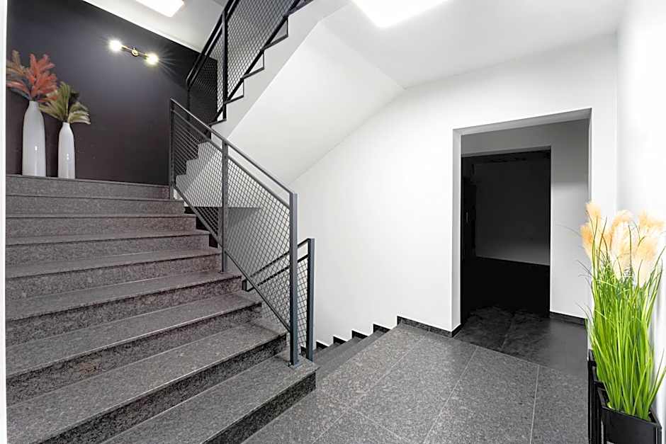 Apart House, Tylna 20