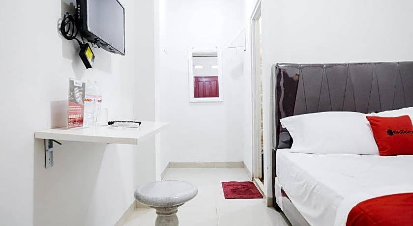 RedDoorz near Jalan Perintis Kemerdekaan Lampung