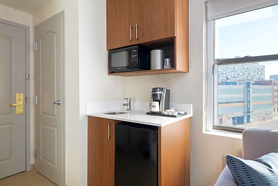 Holiday Inn Express Hotel & Suites Boston-Cambridge By IHG