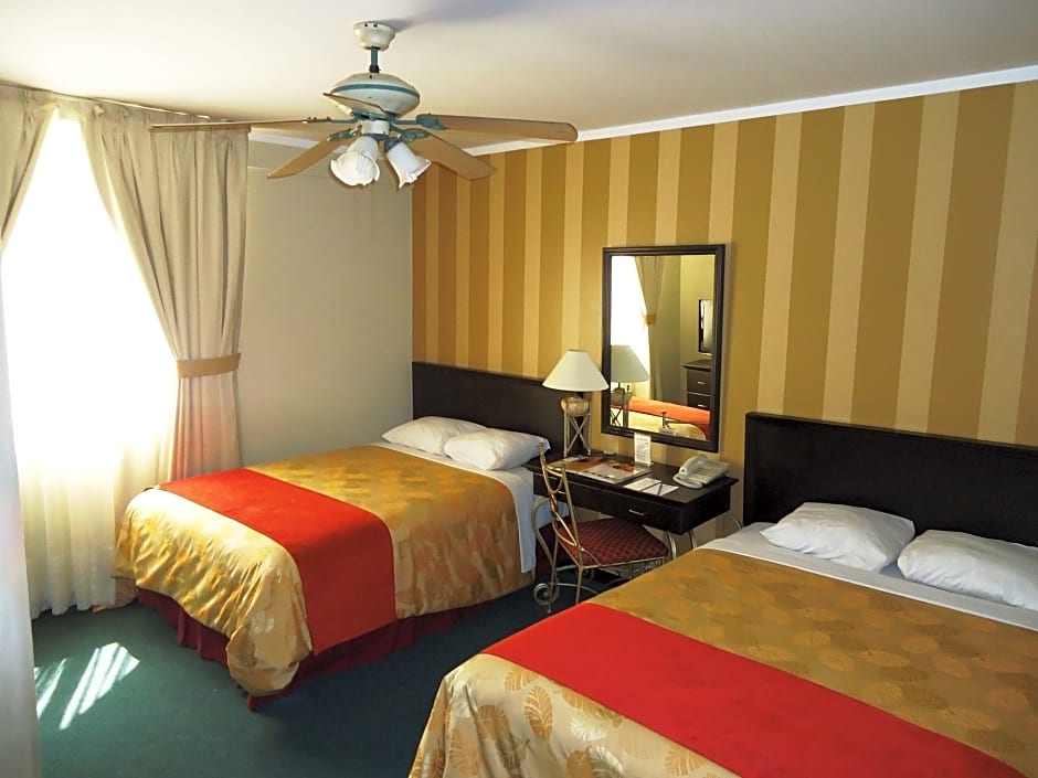 Leon de Oro Inn & Suites