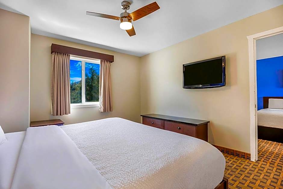 Days Inn by Wyndham Golden