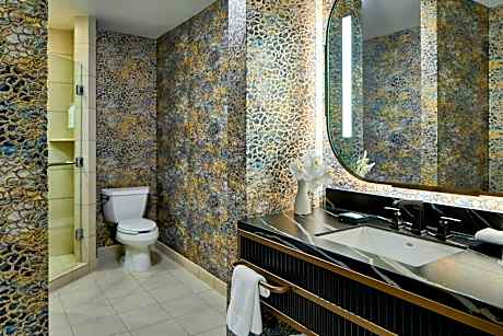 Junior Suite, 1 King, Tennessee River view, River view, Near elevator, Balcony