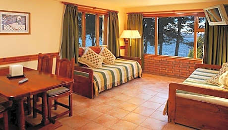 One-Bedroom Apartment with Lake View