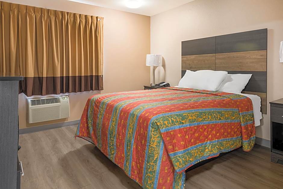 Knights Inn Grand Rapids East