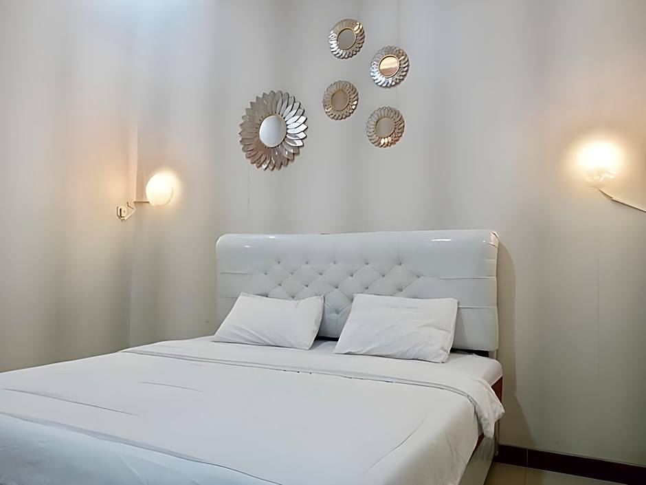Urbanview Hotel Rifal Home Tegal