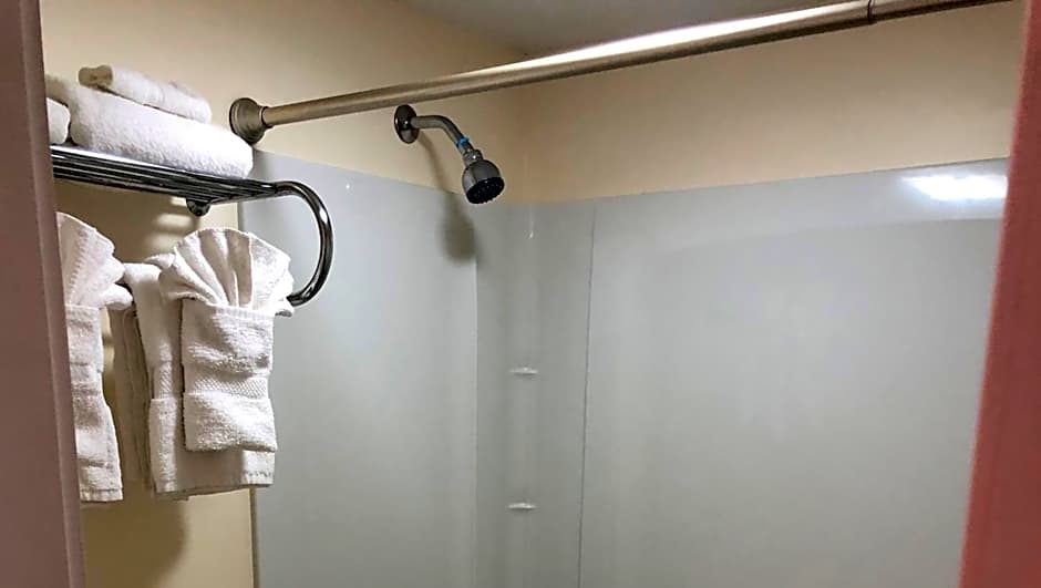 Colonial Inn Ellsworth