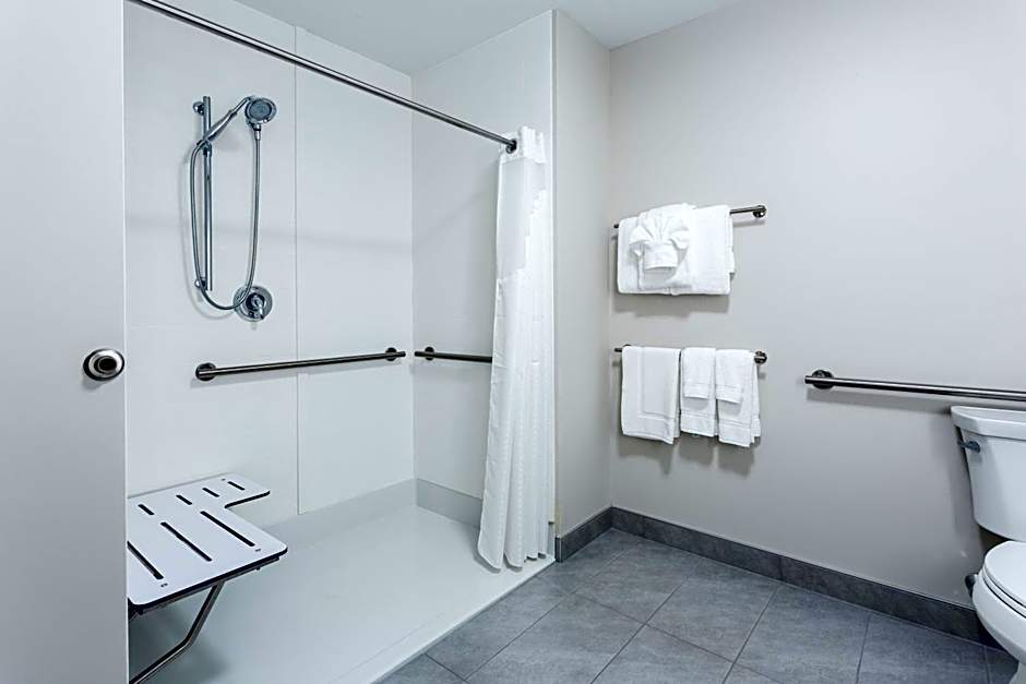 Holiday Inn Express & Suites Rice Lake By IHG