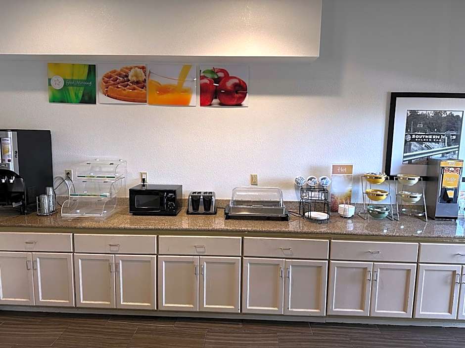 Quality Inn &  Suites Hattiesburg North