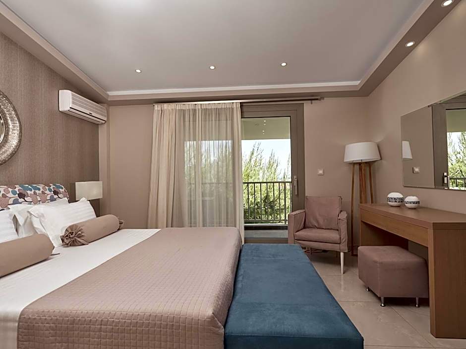 Koukounaria Hotel & Suites