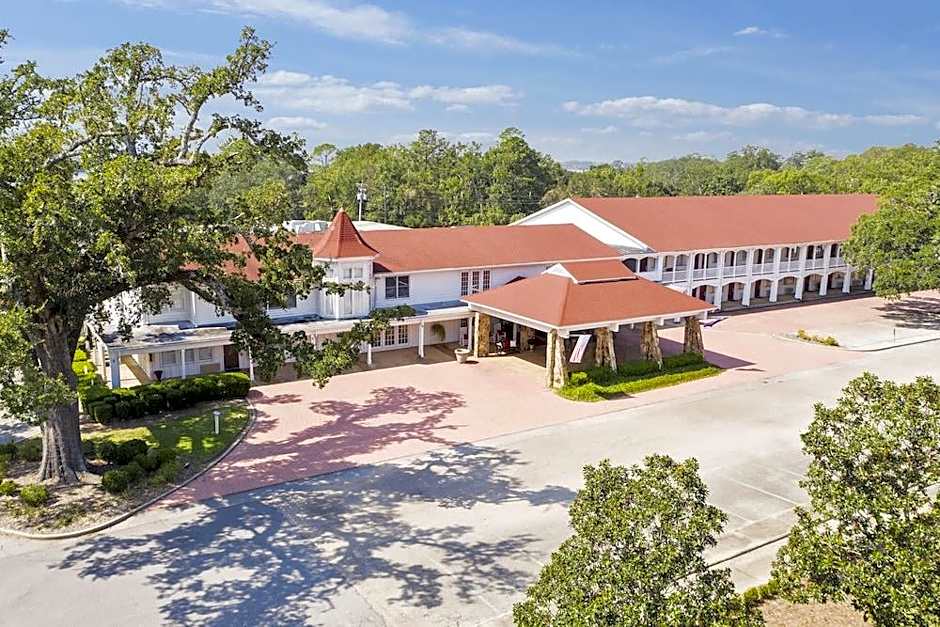 Gulf Hills Hotel and Retreat on the Water