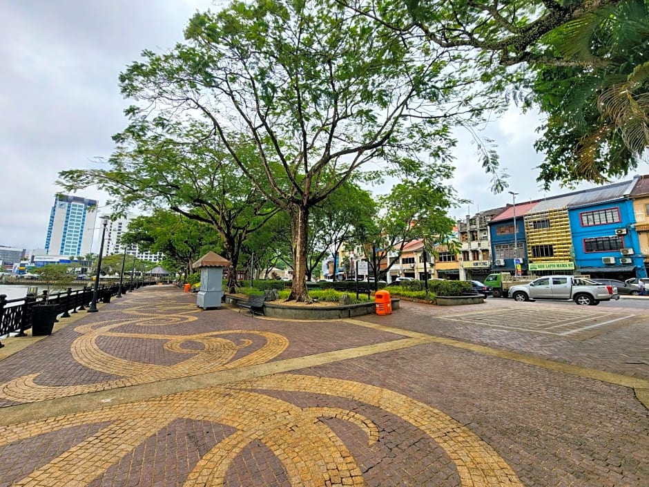 Upspot Kuching Waterfront Premium Hostel