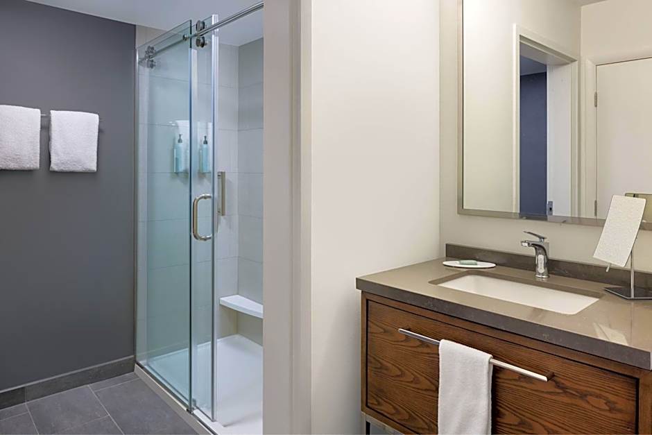 Courtyard by Marriott Edison Woodbridge