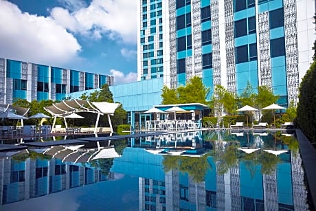 Crimson Hotel Filinvest City Manila