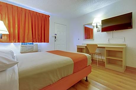 1 Full Bed | ADA/RI Shower/Micfridge