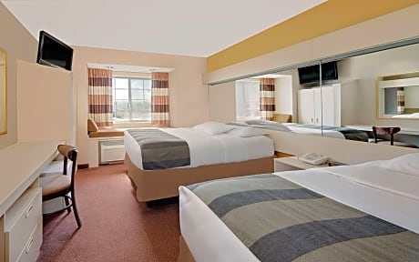 1 Queen Bed Smoking Room With Free
