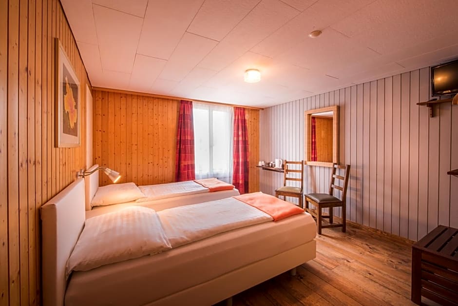 Hotel Tell and Apartments