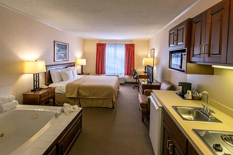 Coshocton Village Inn & Suites