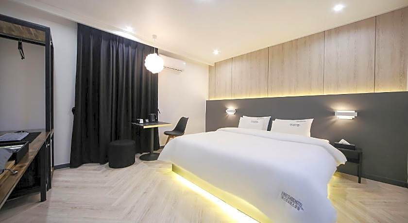 Masan First Class Hotel