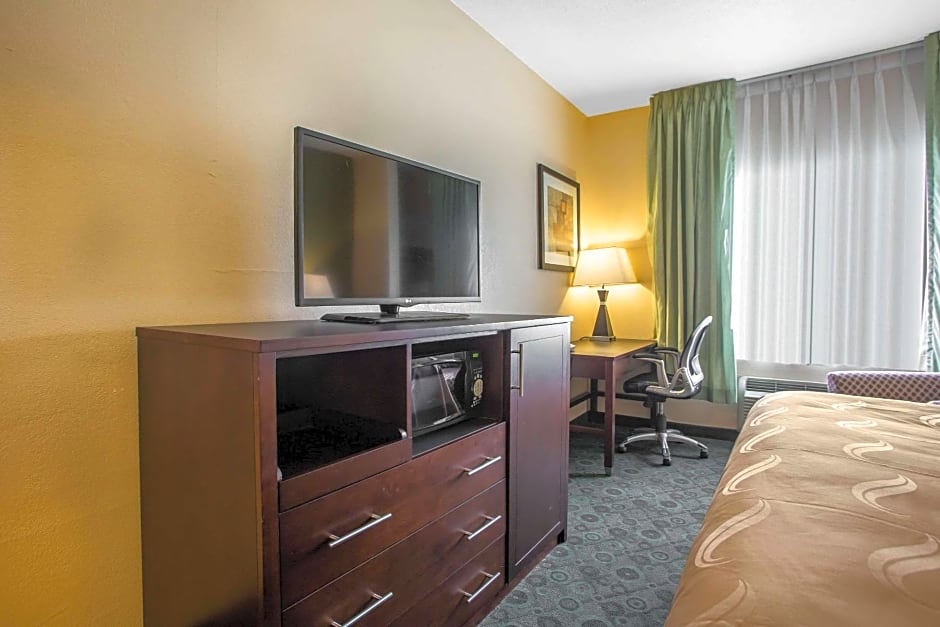 Quality Inn & Suites Bloomington I-55 and I-74