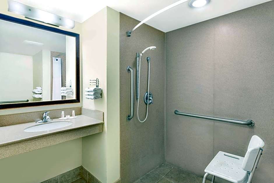 Days Inn by Wyndham Kingman East