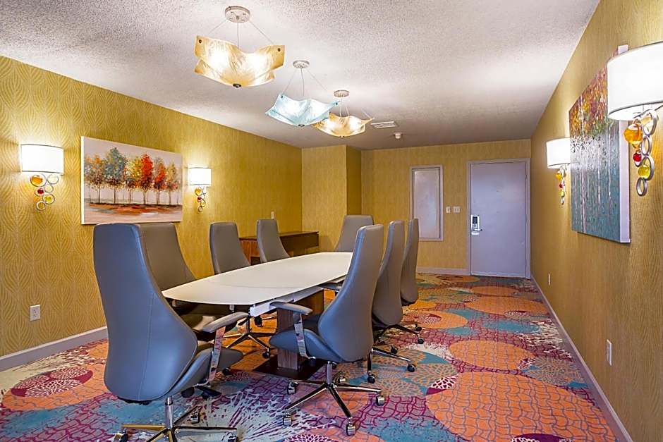 Clarion Inn & Suites Evansville Eastland Area