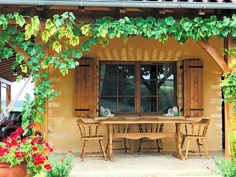 Les Cèdres du Linard, Chambres d'Hôtes B&B Near Lascaux, Montignac, Sarlat-la-Canéda, Dordogne