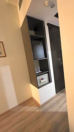 Superior Single Room (1 Twin Bed/1 Double Bed)