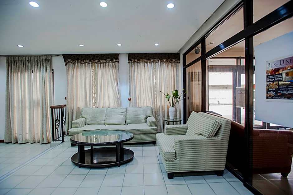 Capital O 740 Bliss Hotel Dau