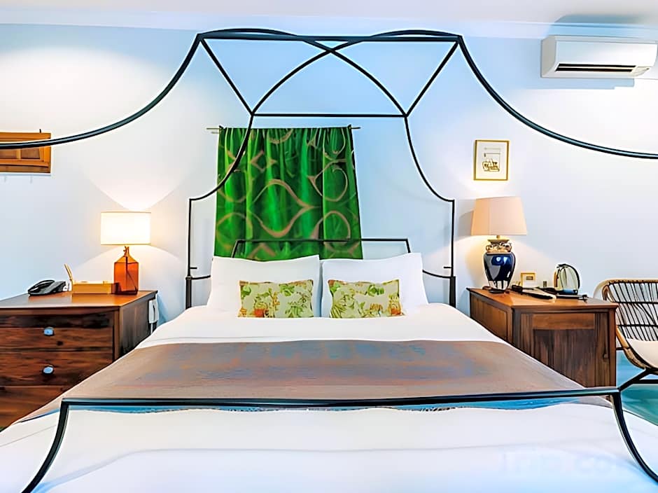 Brown Feather Hotel