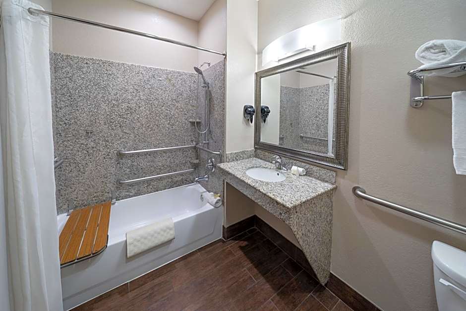 Super 8 by Wyndham San Antonio/Alamodome Area