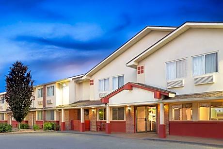 Super 8 by Wyndham Kingston