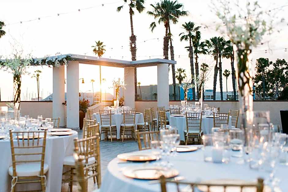 Redondo Beach Hotel, Tapestry Collection by Hilton