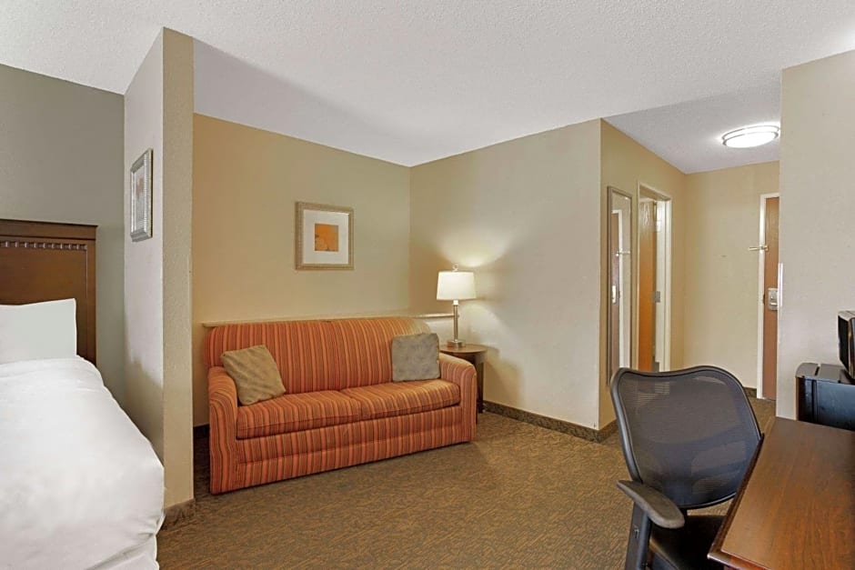 La Quinta Inn & Suites by Wyndham Richmond - Kings Dominion