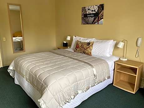 Deluxe One-Bedroom Suite