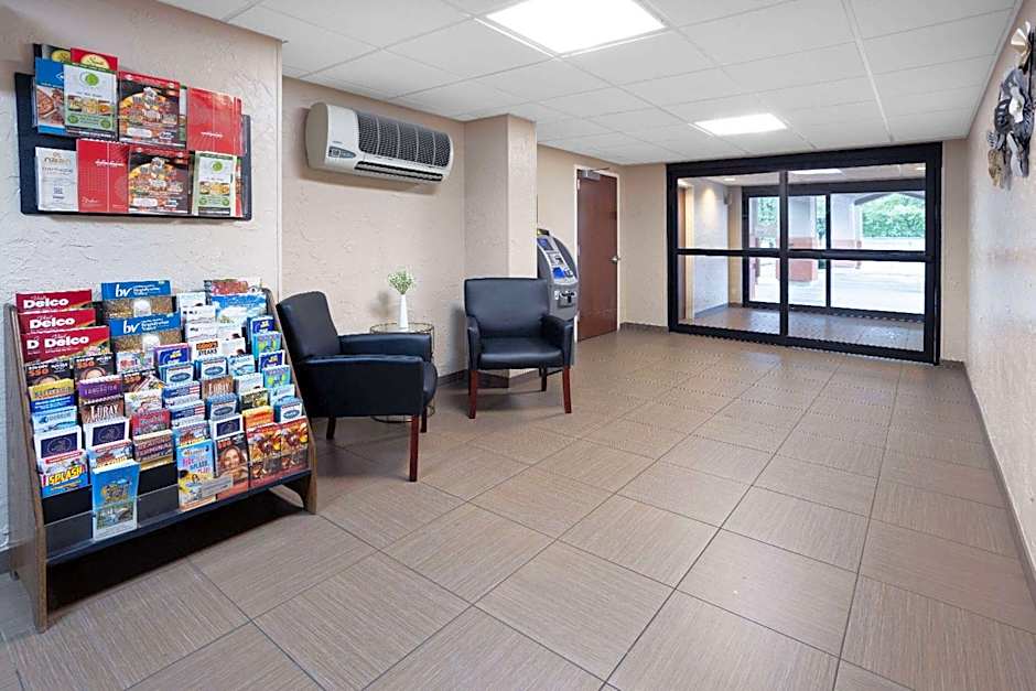 Super 8 by Wyndham Mount Laurel