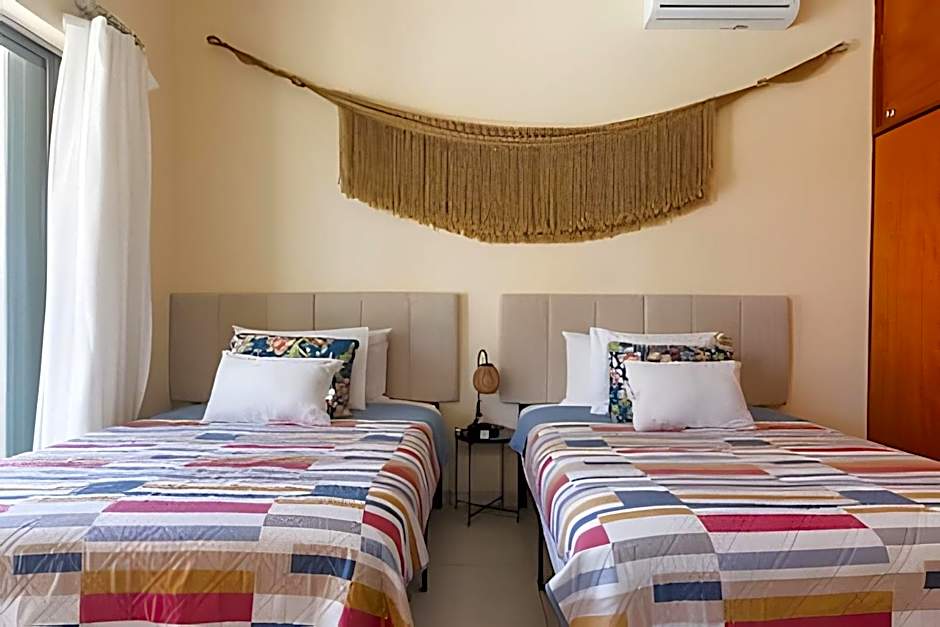 Cozy Place/WiFi/Beach 10 min Walk/Private Pool