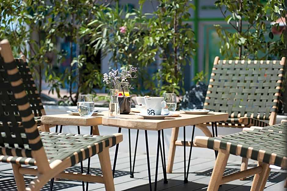 Seasabelle Hotel near Athens Airport