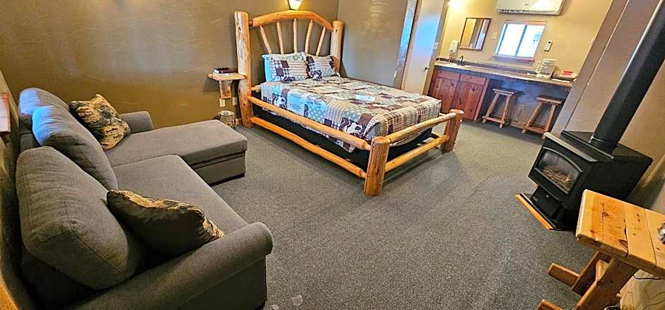 Nine Pines Motel