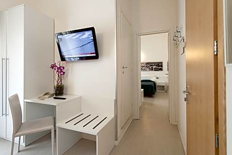 Family Room (2 Adults + 2 Children)