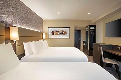 Superior room with 2 queen beds 2adults+2 children