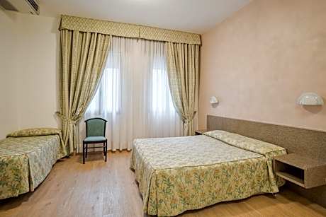 Quadruple Room - Non-Smoking